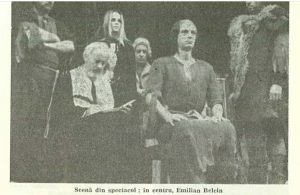 Execuție – imagine din spectacolul Execuţia se repetă, Teatrul Naţional 'Lucian Blaga' - Cluj-Napoca – 10.11.1984, sursa foto: Revista Teatrul nr. 12/1984, pp. 62-64