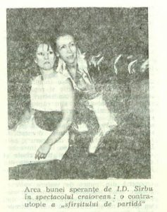 Arca – imagine din spectacolul Arca bunei speranţe, Teatrul Naţional 'Marin Sorescu' - Craiova – 17.09.1989, sursa foto: Revista Teatrul Nr. 10/1989, pp. 46-47