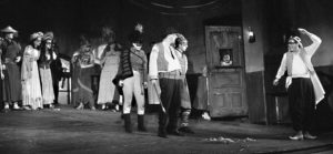 Scenă din D’ale Carnavalului, de I.L. Caragiale, 1966, regia Lucian Pintilie, Teatrul Lucian Sturdza Bulandra, București, sursa arhiva Agerpres, foto credit Armand Rosenthal