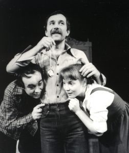 Constantin Ghenescu (Baruțu), Gheorghe Dănilă (Tătuțu), Ana Ciontea (Mițu), Teatrul Tineretului Piatra Neamț 1983