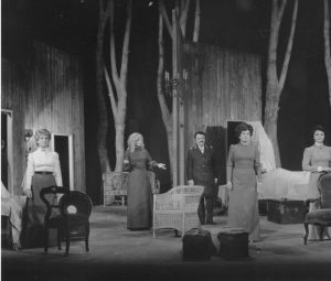 Sanda Toma, Vasilica Tastaman, Ion Lucian, Stela Popescu, Liliana Țicău în Trei surori de A.P. Cehov, regia Alexandru Giurchescu, Teatrul de Comedie, 1975 ©site Teatrul de Comedie