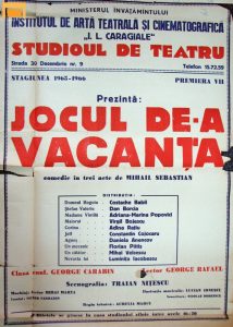 Afișul spectacolului Jocul de-a vacanța, de Mihail Sebastian, în regia lui Gelu Carabin. Institutul de Artă Teatrală și Cinematografică „I.L.Caragiale”, București (azi Universitatea Națională de Artă Teatrală și Cinematografică „I.L.Caragiale”, București), 07.01.1966 @Arhiva de Teatru UNATC