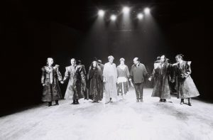 5. Omorul în catedrală de T. S. Eliot, în regia lui Mihai Măniuțiu, Teatrul Național Cluj-Napoca, 1996. ©Site-ul personal al regizorului Mihai Măniuțiu