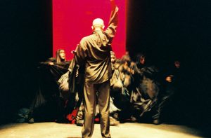 9. Omorul în catedrală de T. S. Eliot, în regia lui Mihai Măniuțiu, Teatrul Național Cluj-Napoca, 1996. ©Site-ul personal al regizorului Mihai Măniuțiu